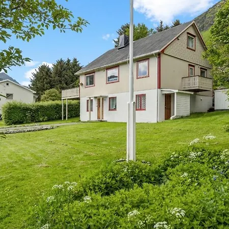 Large House In Quiet And Spectacular Surroundings * Vestvagoy
