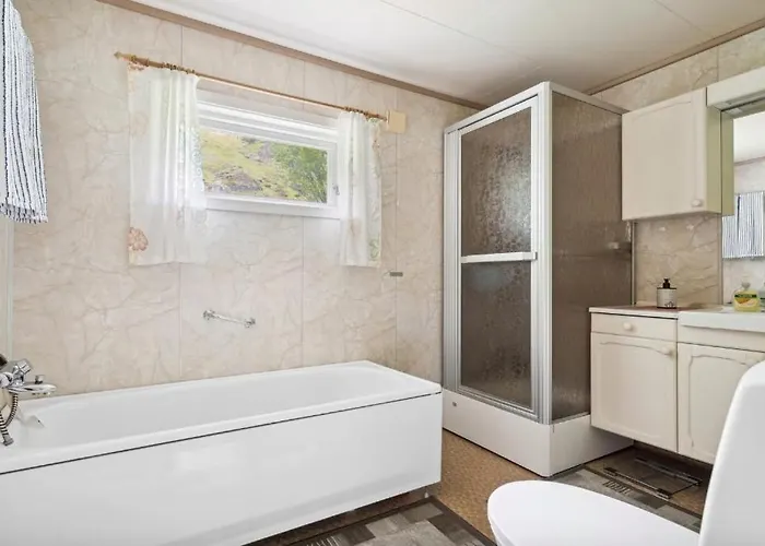 Large House In Quiet And Spectacular Surroundings Vestvagoy