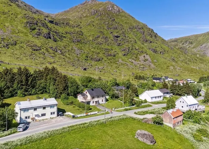 Large House In Quiet And Spectacular Surroundings Semesterbostad Vestvagoy