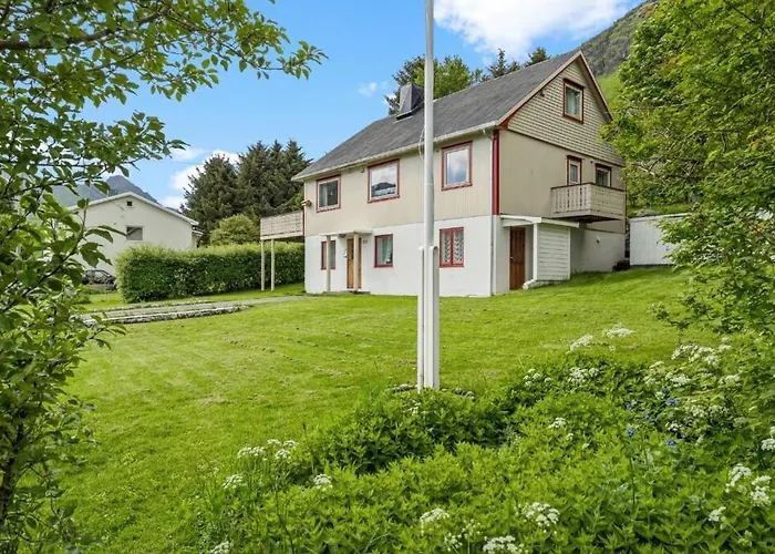 Large House In Quiet And Spectacular Surroundings Vestvagoy